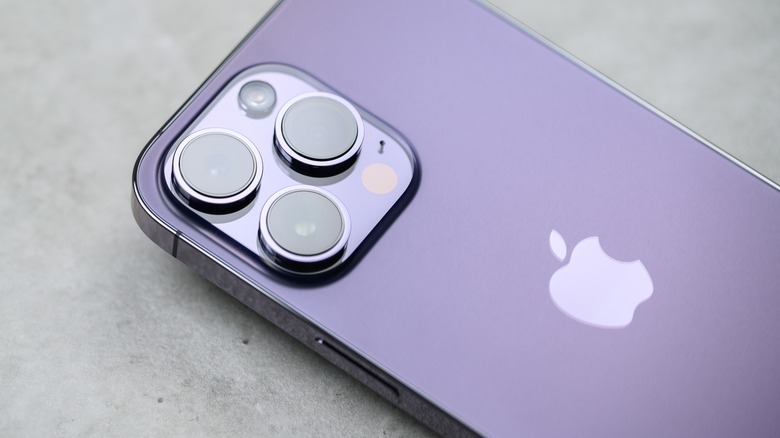 Apple iPhone 14 Pro Max purple