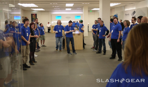 newipad_2012_applestore_mallofamerica_0015-580x342