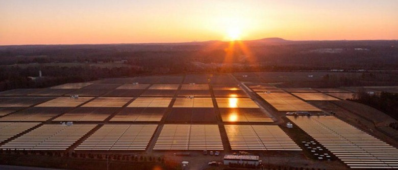 Apple will begin selling its excess green energy