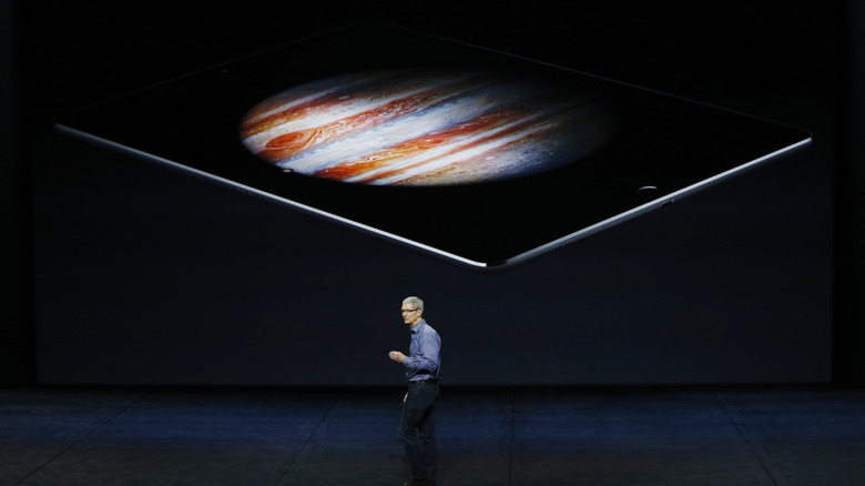 tim cook presenting ipad pro