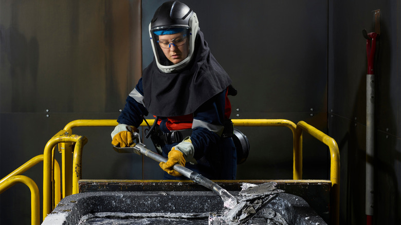 Expert produces aluminum