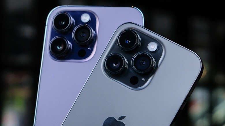 iPhone 14 Pro two colors