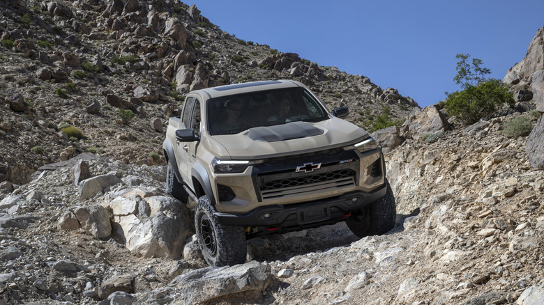 Chevrolet Colorado ZR2 Bison off-roading
