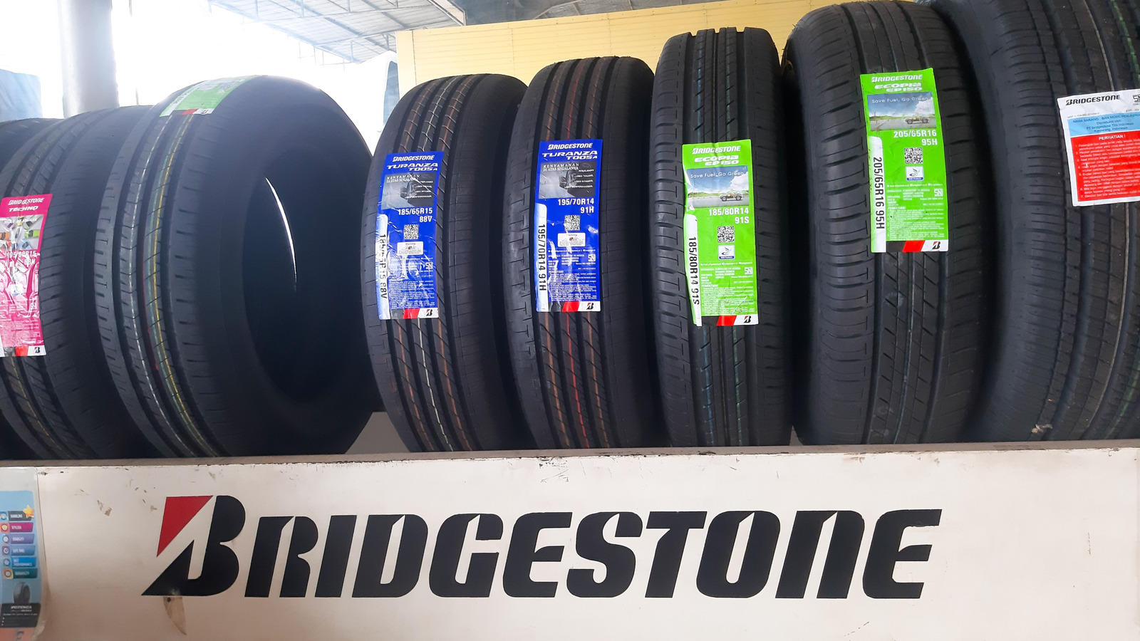 bridgestone-vs-michelin-tires-consumer-reports-2025-data-memesita