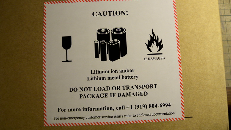 Aviso de transporte de bateria de íon de lítio 