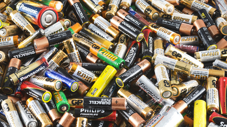 Pile of mixed batteries