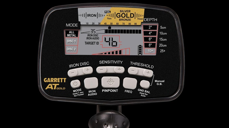 a close up of the Garrett AT Gold display and control box