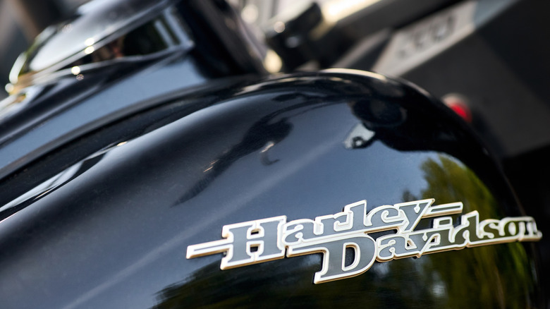 Close up shot of the Harley-Davidson HD Street Glide Twin Cam 103 motorcycle detailing.