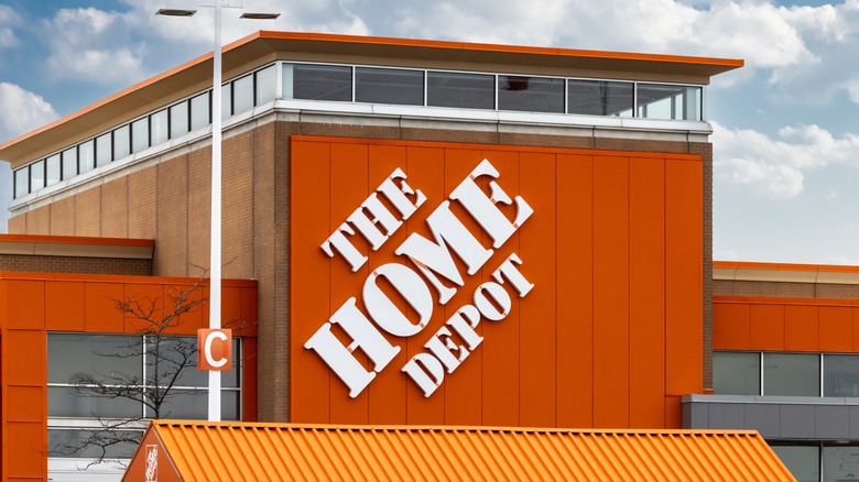 Picture displaying the storefront of a Home Depot