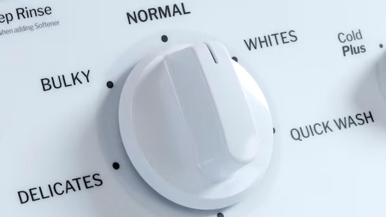 A close-up of the settings knob on Hotpoint washer