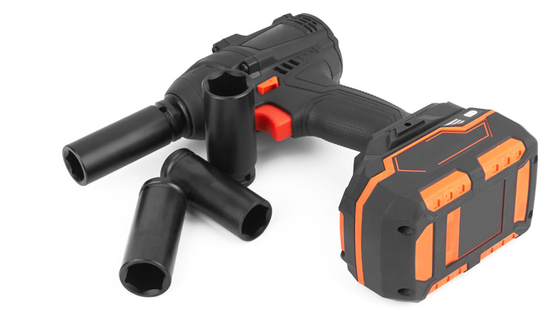 Cordless impact gun and sockets