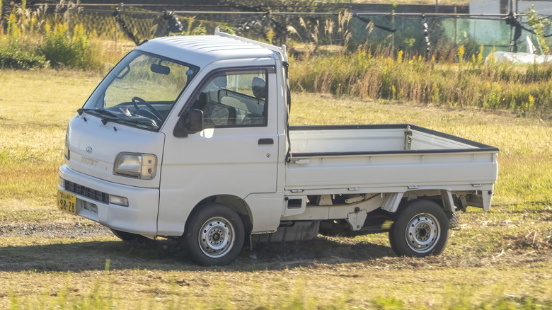 A Daihatsu Hijet kei truck.