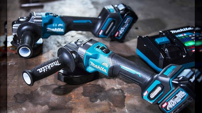 Makita 40V angle grinders and charger
