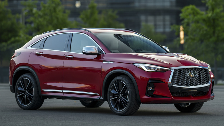 2025 Infiniti QX55 front 3/4 view