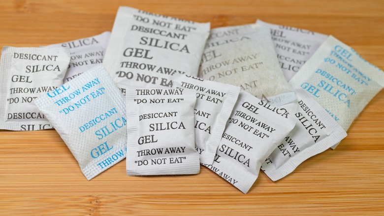 Silica gel packets