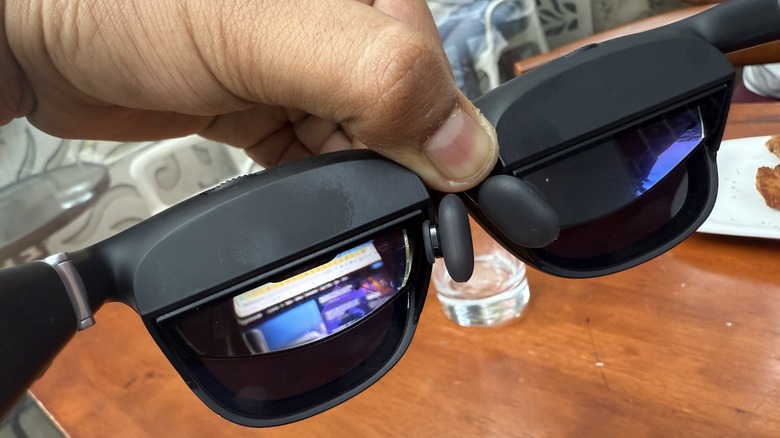 Display unit on smart glasses.