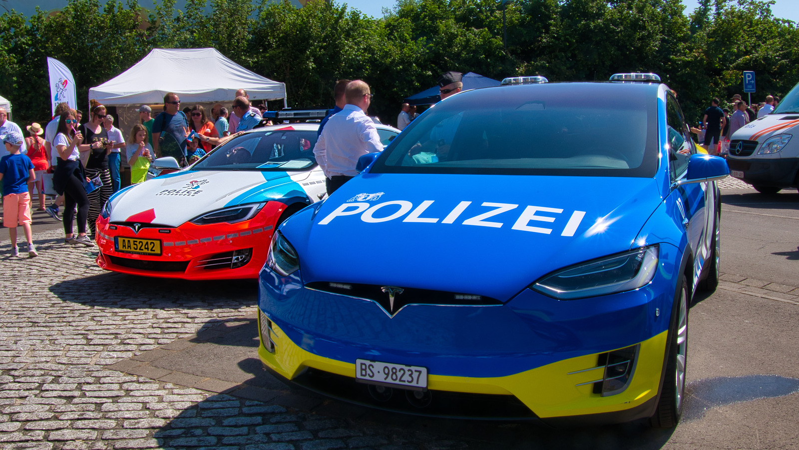 Are Teslas The Ideal Choice For Police Departments? The Pros And Cons - Vimarsana News