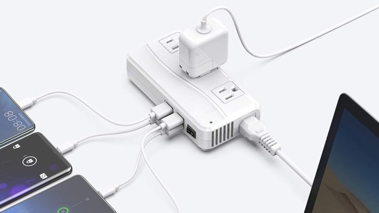 BESTEK travel adaptor with voltage converter