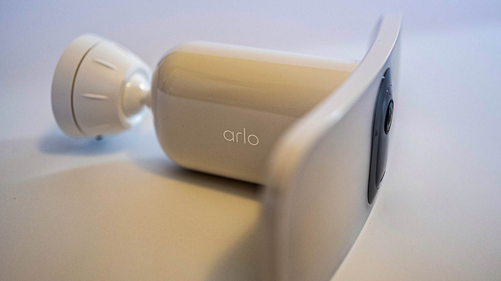arlo-pro-3-floodlight-camera-review-too-much-buck-not-enough-bang-slashgear
