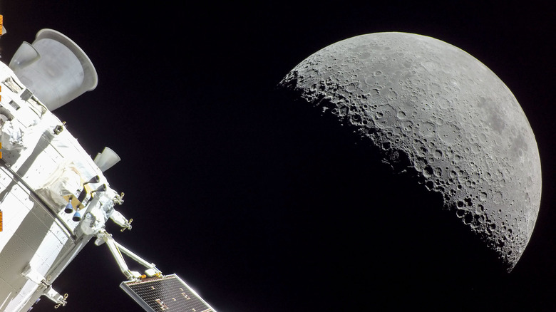 Orion's cameras captured a moonrise scene.