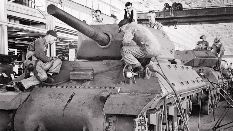 Engineers and mechanics working on M10 tank destroyers
