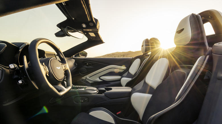 2023 Aston Martin V12 Vantage Roadster