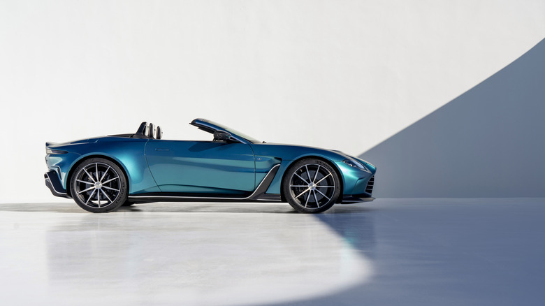 2023 Aston Martin V12 Vantage Roadster