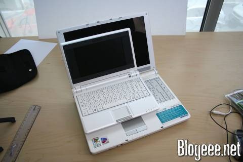 ASUS Eee live photo