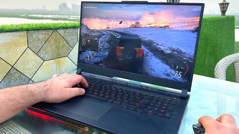 Playing Forza on Asus gaming laptop