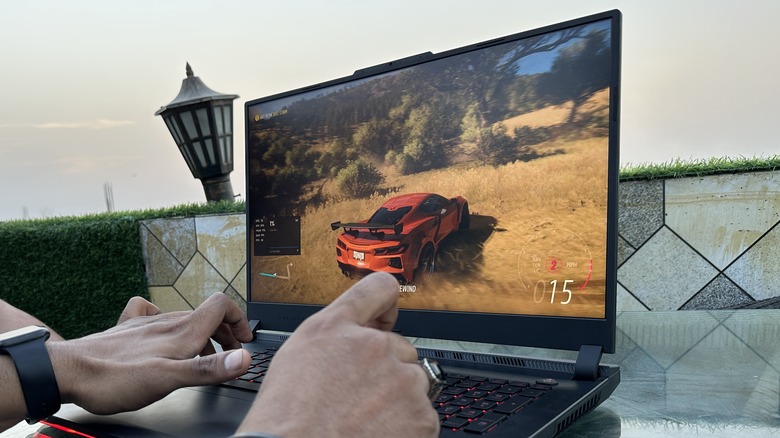 Playing Forza on Asus laptop