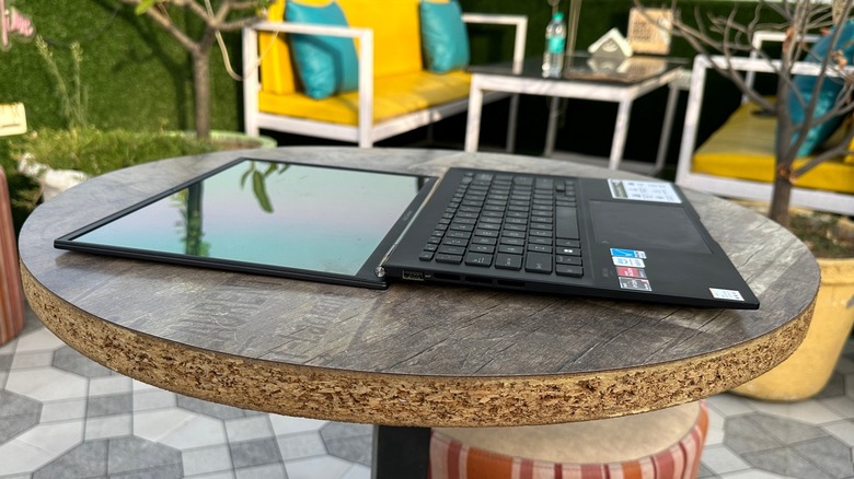 Asus ZenBook 14 OLED flat
