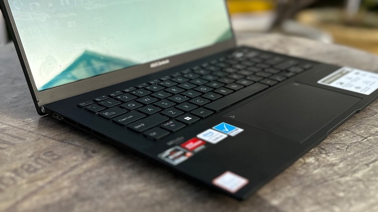 Asus ZenBook 14 OLED  keyboard 