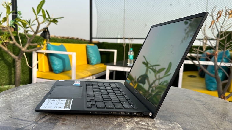 Asus ZenBook 14 OLED side 