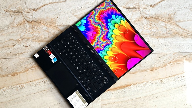 Asus ZenBook 14 OLED  flat