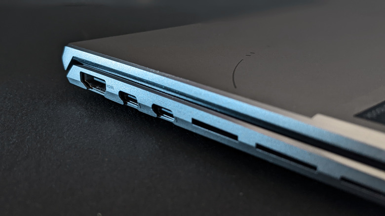 ASUS Zenbook 14X OLED Space Edition HDMI and USB Type-C ports