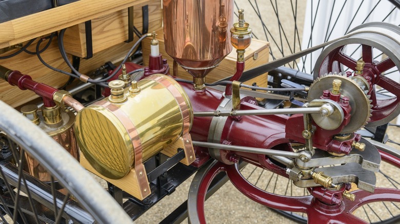 A four-stroke engine powering the Benz Patent-Motorwagen from the late 1880s.