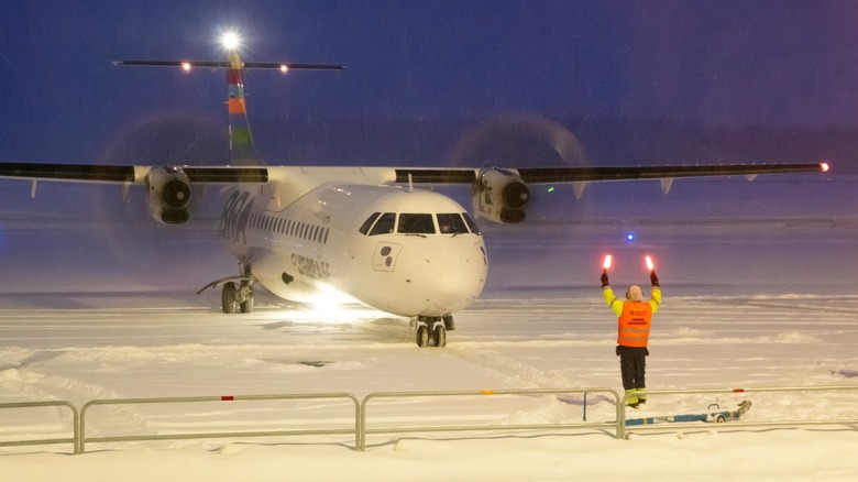 ATR 72 in snow