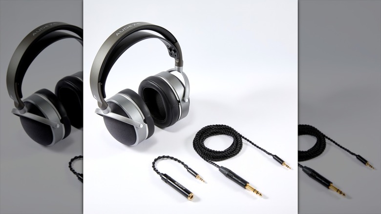 Audeze LCD-S20 with accessories