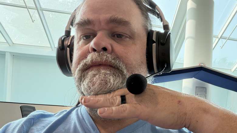 Man wearing the Maxwell 2 ANC Headphones