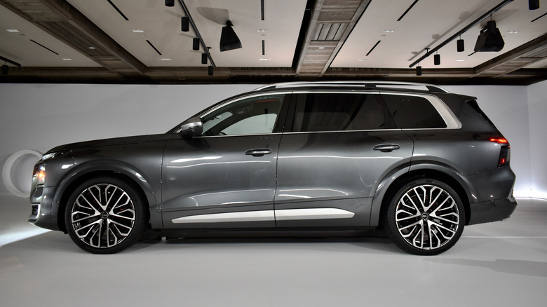 2027 Audi Q9 profile view.