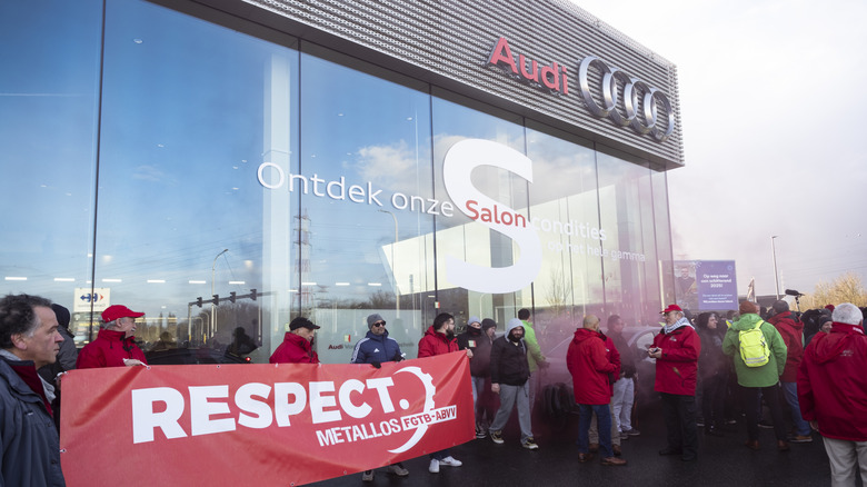 500 demonstrates protest outside an Audi factory in Belgium to protest its closure in December 2024.
