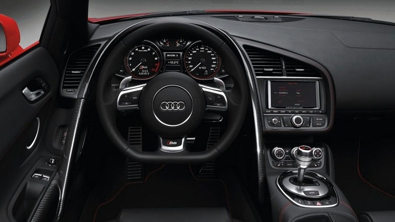 2013-Audi-R8-V10-Dashboard