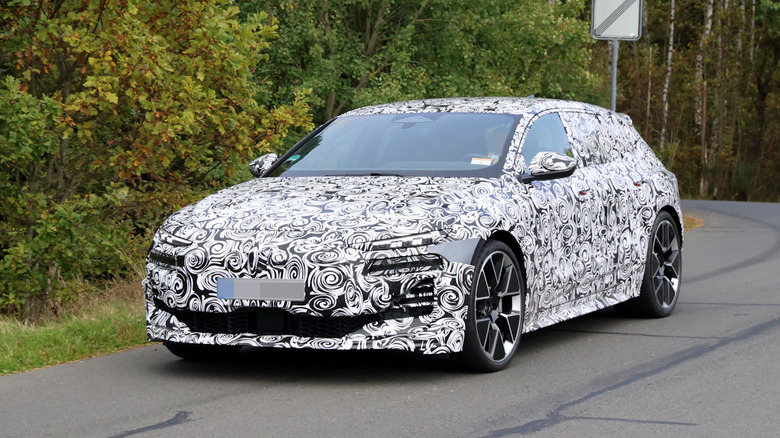 Audi e-tron wagon testing, front 3/4 view