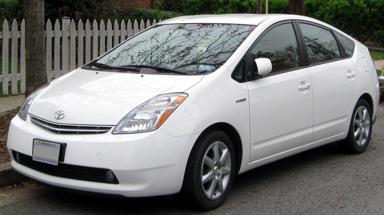 White 2007-2009 Toyota Prius parked on road