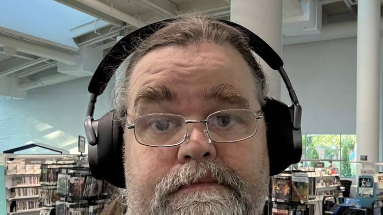 Man wearing Baseus Inspire XH1 headphones