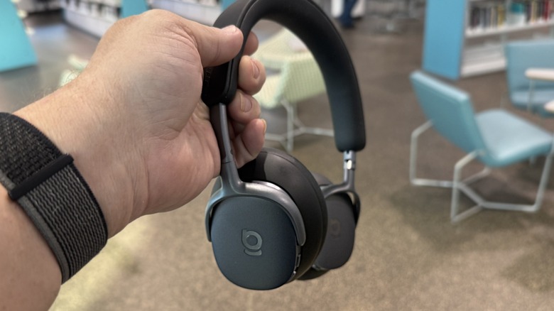 Man wearing Baseus Inspire XH1 headphones