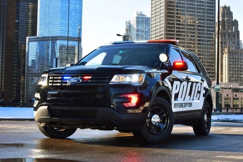 FordPoliceUtility_01_HR