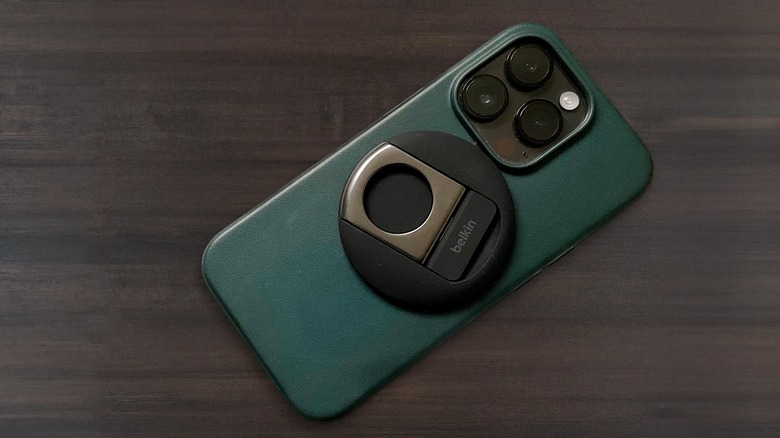 Belkin MagSafe Continuity Camera Mount on iPhone 14 Pro