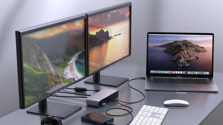 Connect Pro Thunderbolt 4 dock in workspace
