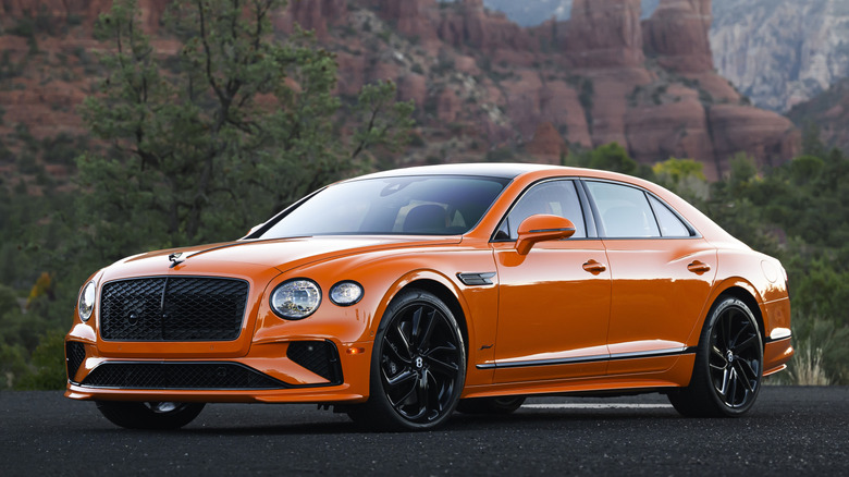 Front 3/4 view of Bentley Flying Spur Speed in Arizona